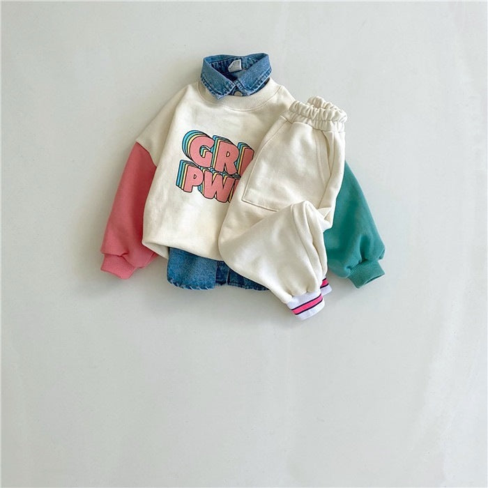 A fashionable baby and toddler style with color-blocking sleeves, letter-shaped sweatshirts and color-blocking pants with large pockets