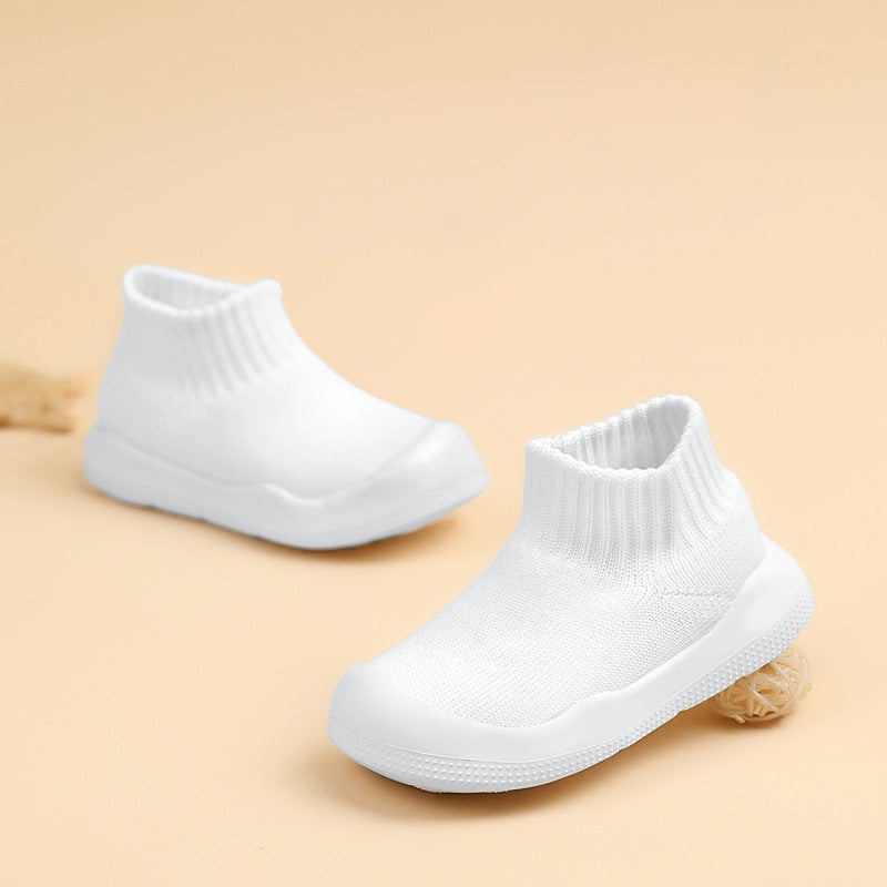 The lightweight, wear-resistant and shock-absorbing casual shoes for children and infants are comfortable and durable