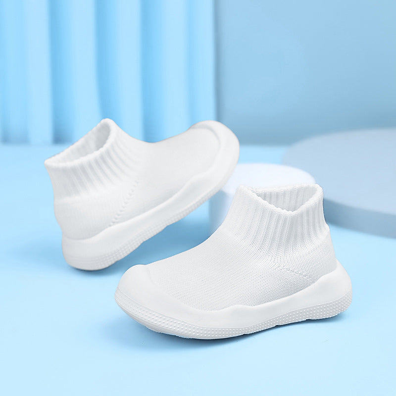 The lightweight, wear-resistant and shock-absorbing casual shoes for children and infants are comfortable and durable