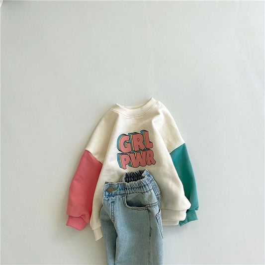 A fashionable baby and toddler style with color-blocking sleeves, letter-shaped sweatshirts and color-blocking pants with large pockets