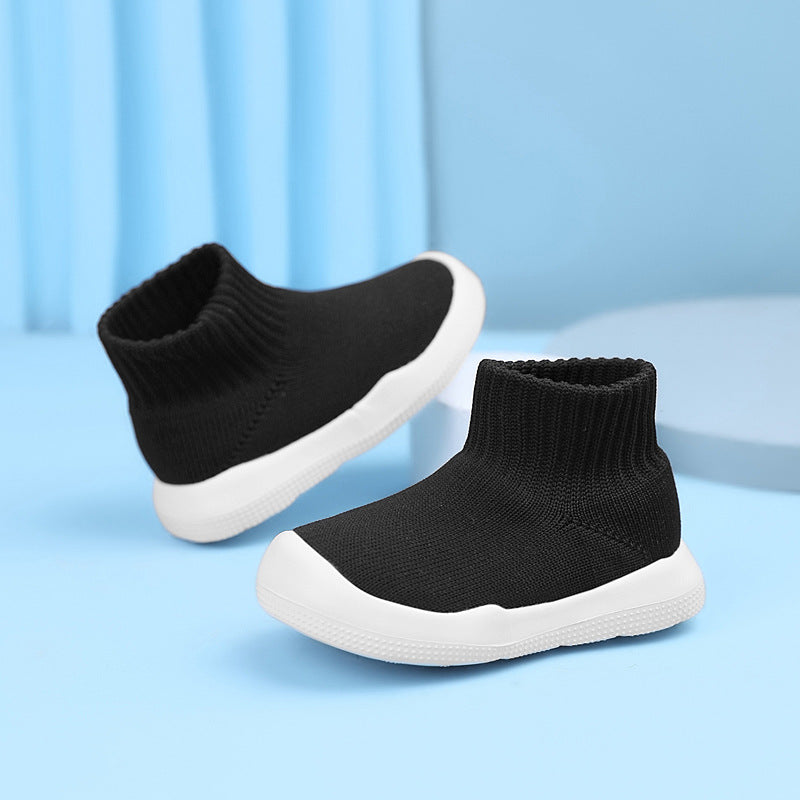 The lightweight, wear-resistant and shock-absorbing casual shoes for children and infants are comfortable and durable